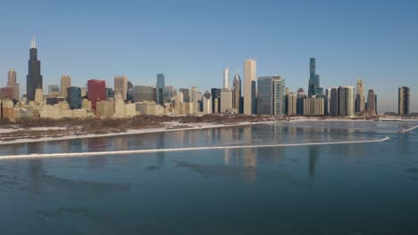 Vista-Aérea-Del-Horizonte-De-Chicago-En-Invierno