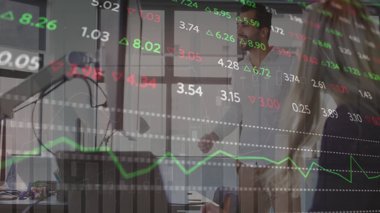 Animering av finansiell databehandling över olika affärsmänniskor på kontoret