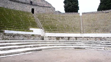 Ruins-of-famous-Pompeii-city,-Italy