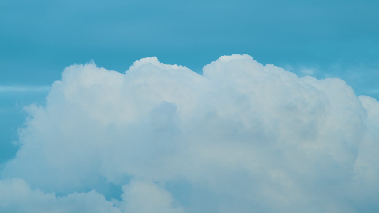 비 구름 적운 stratocumulus 시골 필드 위에 시간 경과