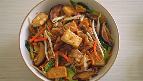 stir-fried-noodles-with-tofu-and-vegetables---vegan-and-vegetarian-food-style