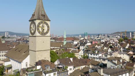 Filmische-Luftaufnahme-Der-Kirche-St