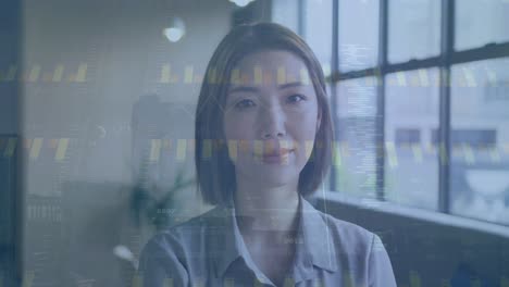 사무실에서 일하는 두 인종의 사업가 여성에 대한 금융 데이터 처리 애니메이션