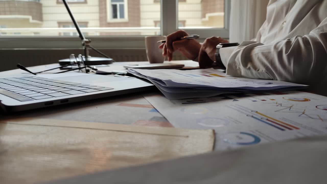 Close-up Businessman working at desk