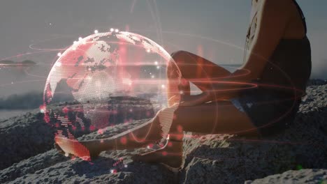 animación de conexiones y globo sobre mujer caucásica sentada en la playa al atardecer