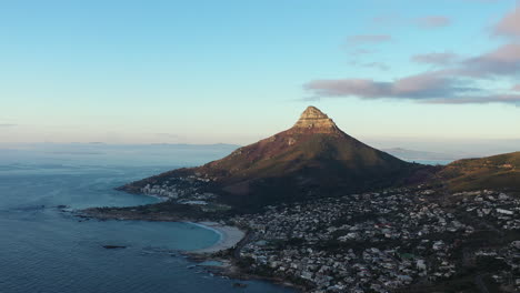 gran vista aérea sobre la playa de la bahía de hout en cape town