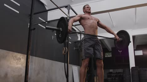 entrenamiento cruzado en un gimnasio