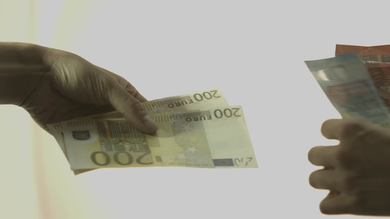 Pengeoverførsler, dollar, euro