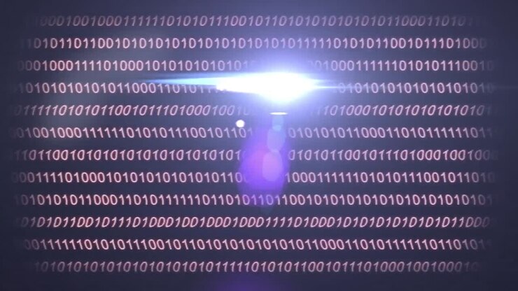 Animação de processamento de dados digitais binários sobre fundo azul.