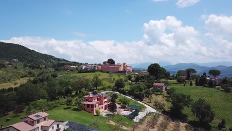 vista aérea de la vía lugana, san valentino, rieti, italia