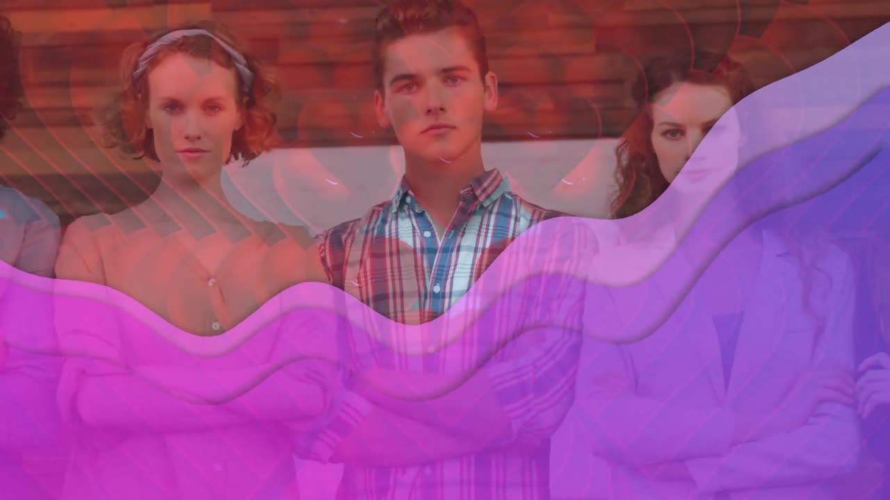 анимация форм над различными деловыми людьми в офисе