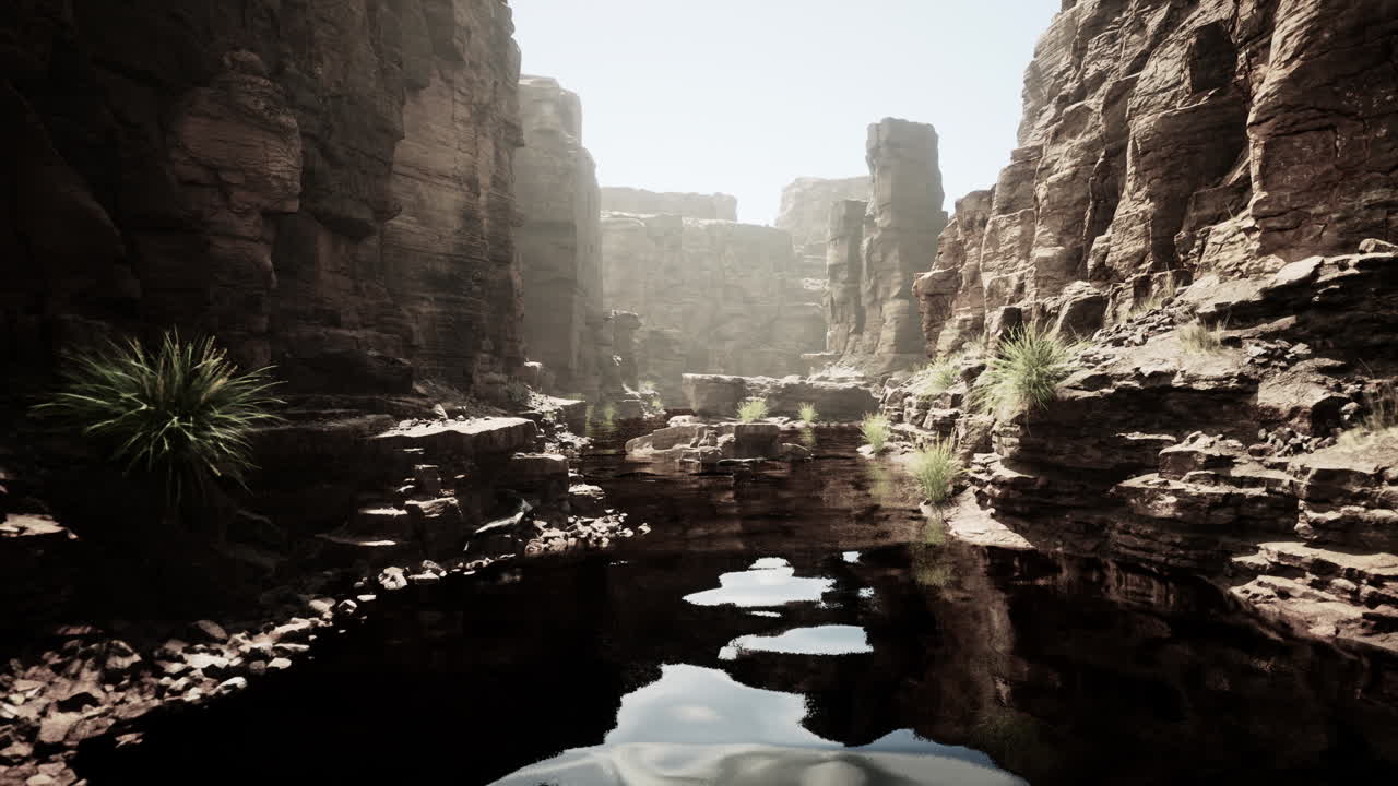 el río que fluye a través del valle de enormes rocas rojas