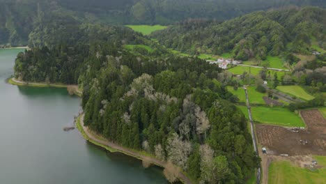 São-Miguel-Island-Sete-Städte-Seehügel-Und-Berge-Auf-Den-Azoren,-Portugal,-Drohne