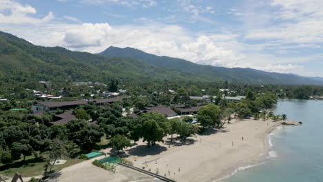 Una-Vista-Costera-De-Donald-Beach,-Palawan,-Filipinas.