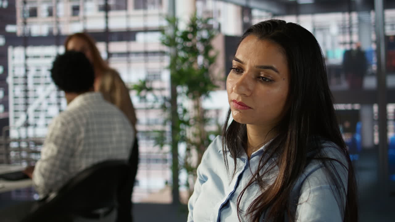 Mujer de negocios en la oficina