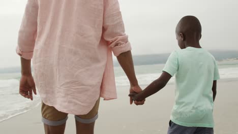 Family-enjoying-free-time-by-the-sea