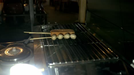 Looking-at-the-food-on-the-machine-at-the-night-market-in-Bangkok