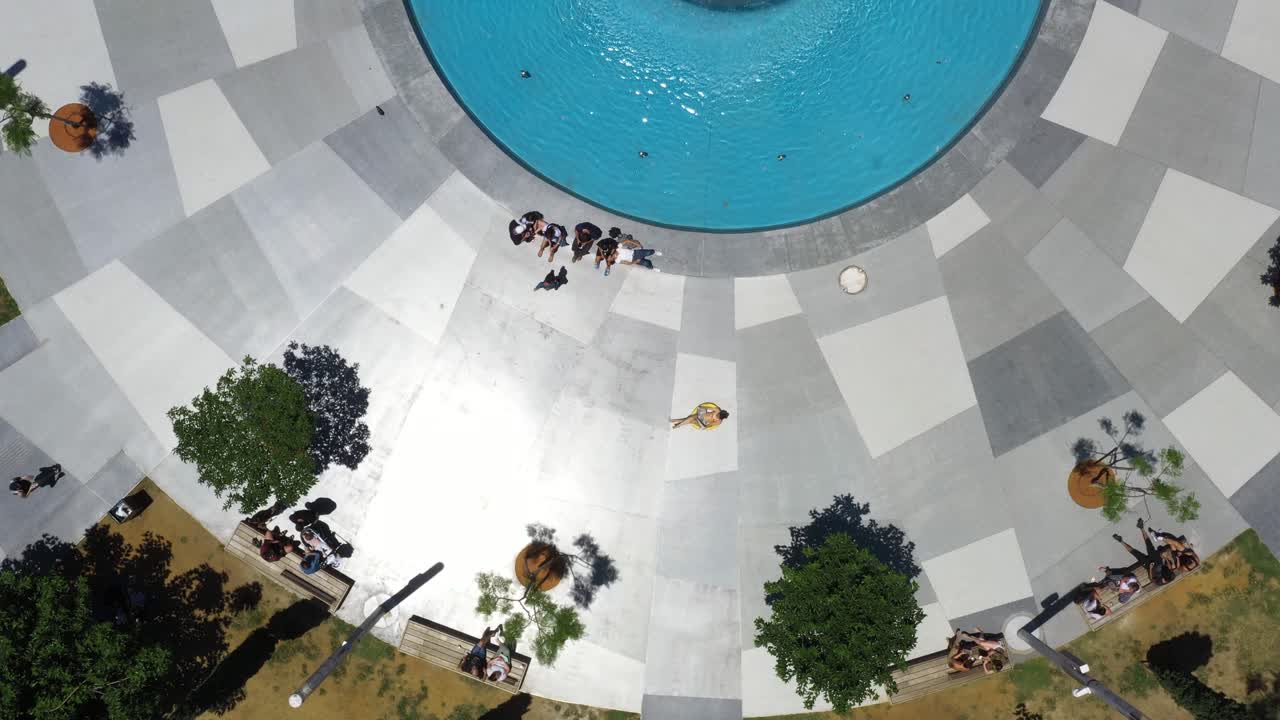 вид сверху вниз на площадь дизенгофа в тель-авиве, израиль