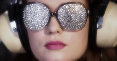 woman disco glasses 4k 00