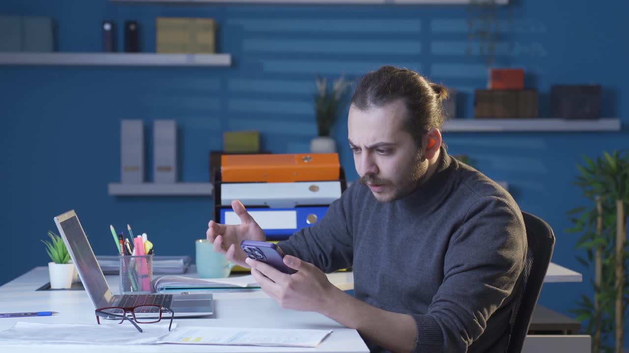 Aggrieved customer experiencing difficulties in online transactions.