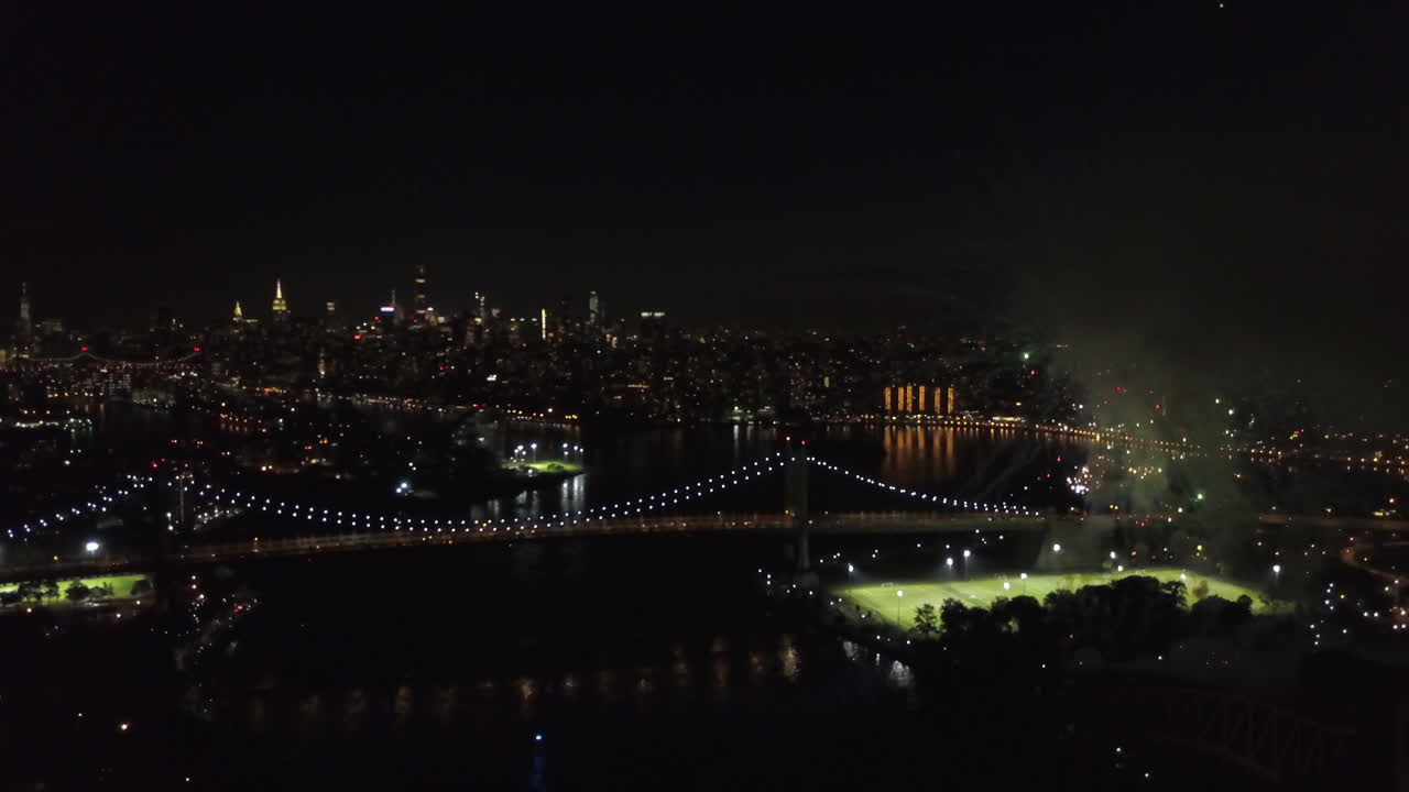 불꽃 쇼 2018을 위해 뉴욕 퀸즈의 아스토리아 공원에서 항공 영상