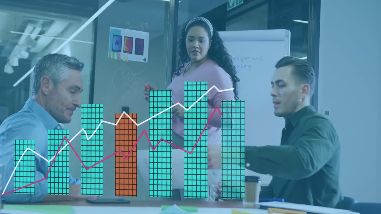 animación del procesamiento de datos estadísticos contra diversos colegas discutiendo juntos en la oficina