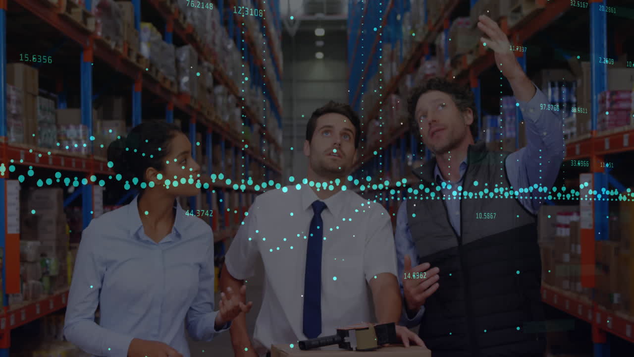 창고에 있는 다양한 사업자들에 대한 금융 데이터 처리의 애니메이션