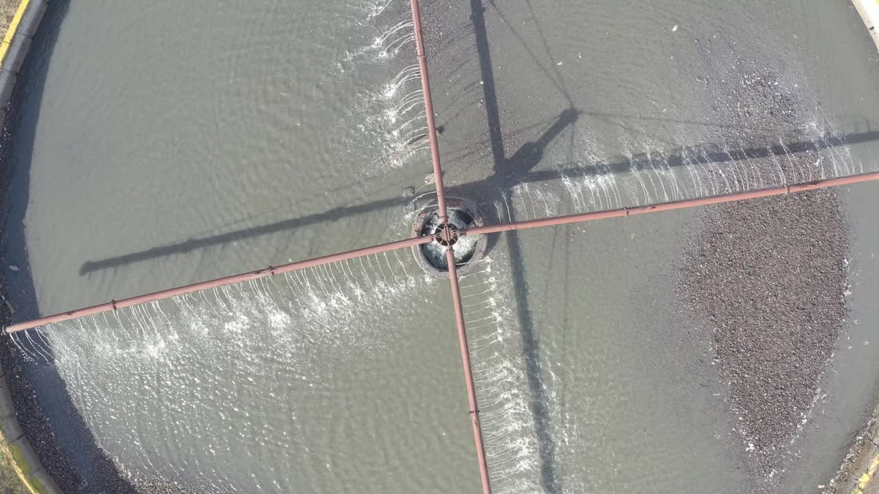 planta de aguas residuales, vista aérea. limpieza, purificación y filtración de las aguas residuales