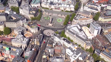 vista aérea de trafalgar square, la columna de nelson y la galería nacional de retratos, londres, reino unido