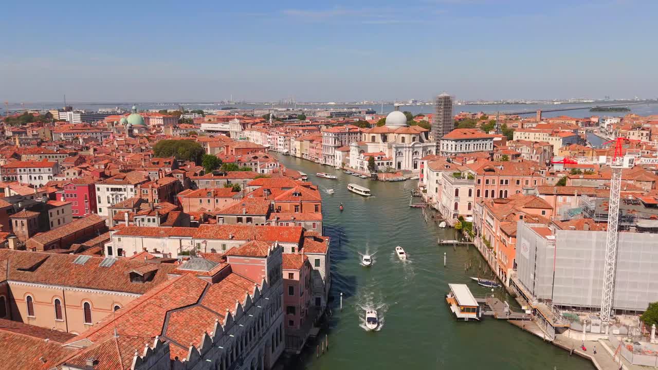 Take a bird’s-eye view of the vibrant festivals that light up Venice, celebrating its rich culture and traditions.