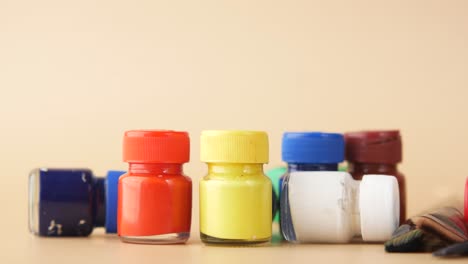 botellas de pintura de colores