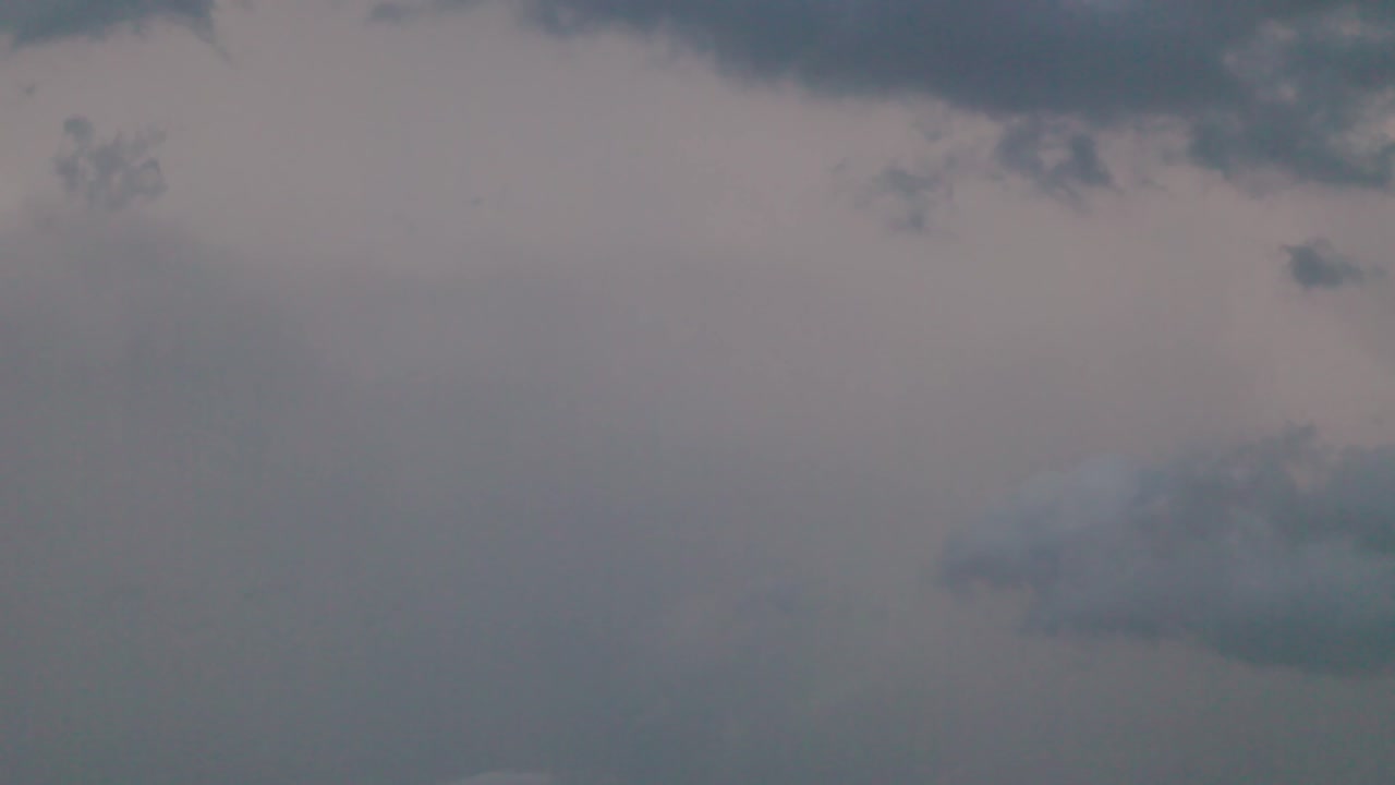 폭풍우가 치는 날에 번개가 치는 정적 샷