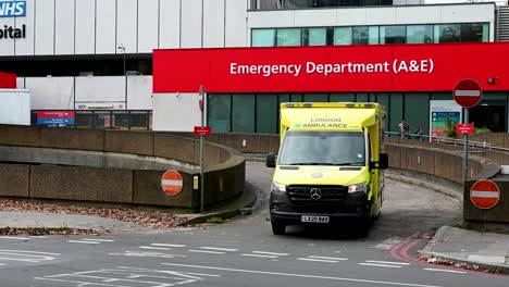 ambulance leaving the emergency department from st thomas's hospital, london, united kingdom