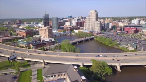 Drohnenaufnahme-Der-Skyline-Von-Grand-Rapids