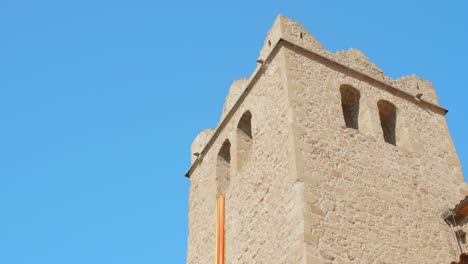 Campanario-De-Piedra-De-La-Iglesia-De-Sant-Roma-En-Lloret-De-Mar,-España