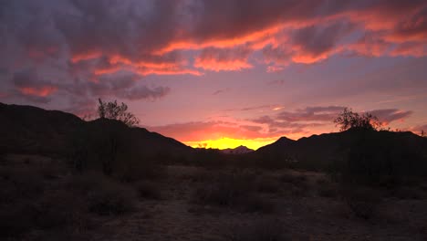 rayos de sol desierto de arizona puesta de sol
