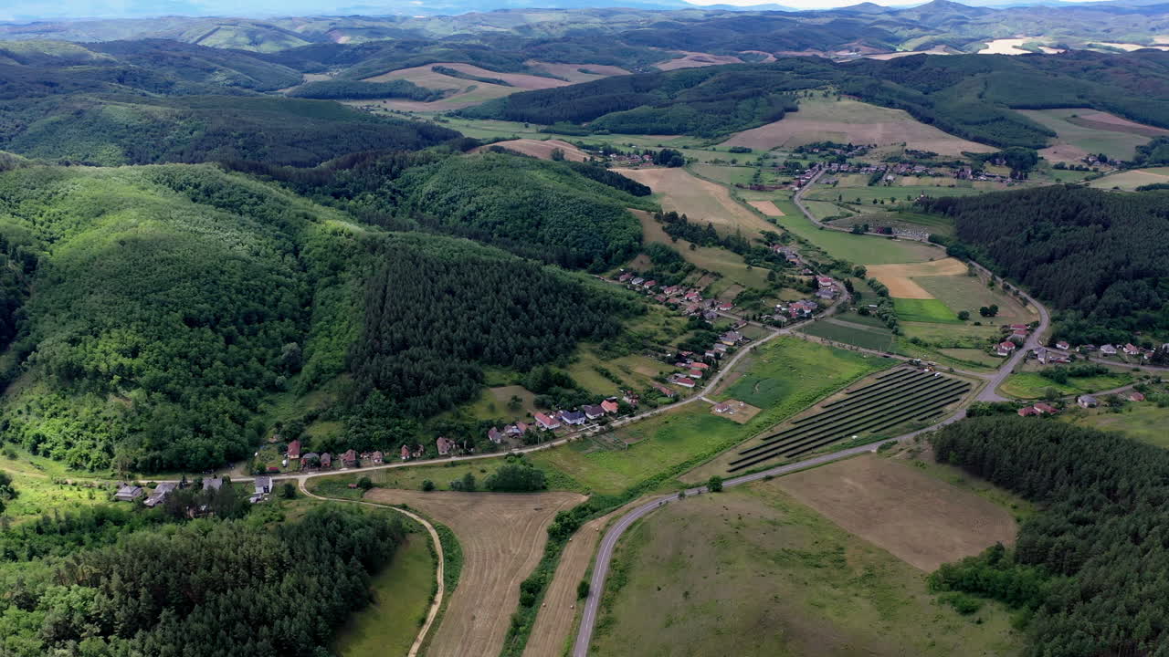 автопутешествие по лесной деревне в европе