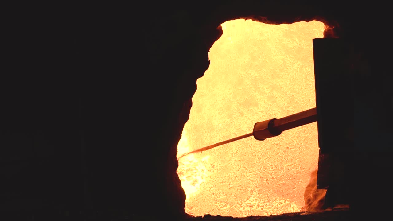 녹은 금속 추출 과정