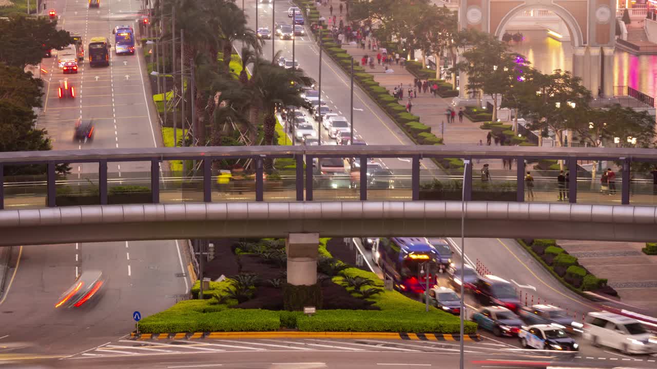 iluminación del atardecer centro de la ciudad de macao tráfico calle panorama timelapse 4k china
