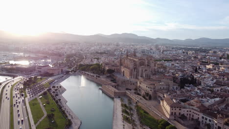 Paisaje-Urbano-De-Palma-De-Mallorca-Y-Puesta-De-Sol-Aérea-De-La-Catedral-De-Santa-María