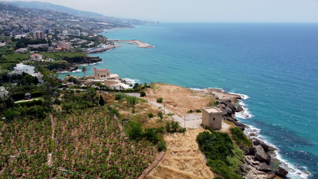 fortaleza cruzada de fidar en la orilla del mar en al fidar, líbano