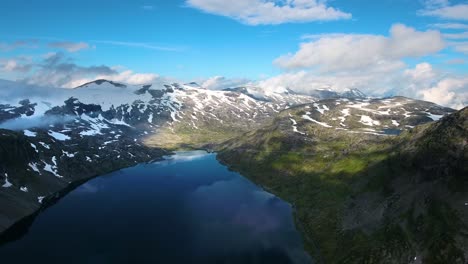 imágenes aéreas de la hermosa naturaleza de noruega.