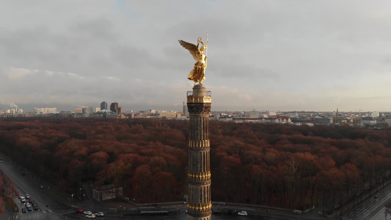 Victory Column
Großer Stern, Berlin close up with a drone at 4k 24fps in a beautiful afternoon of Christmas in Berlin Germany