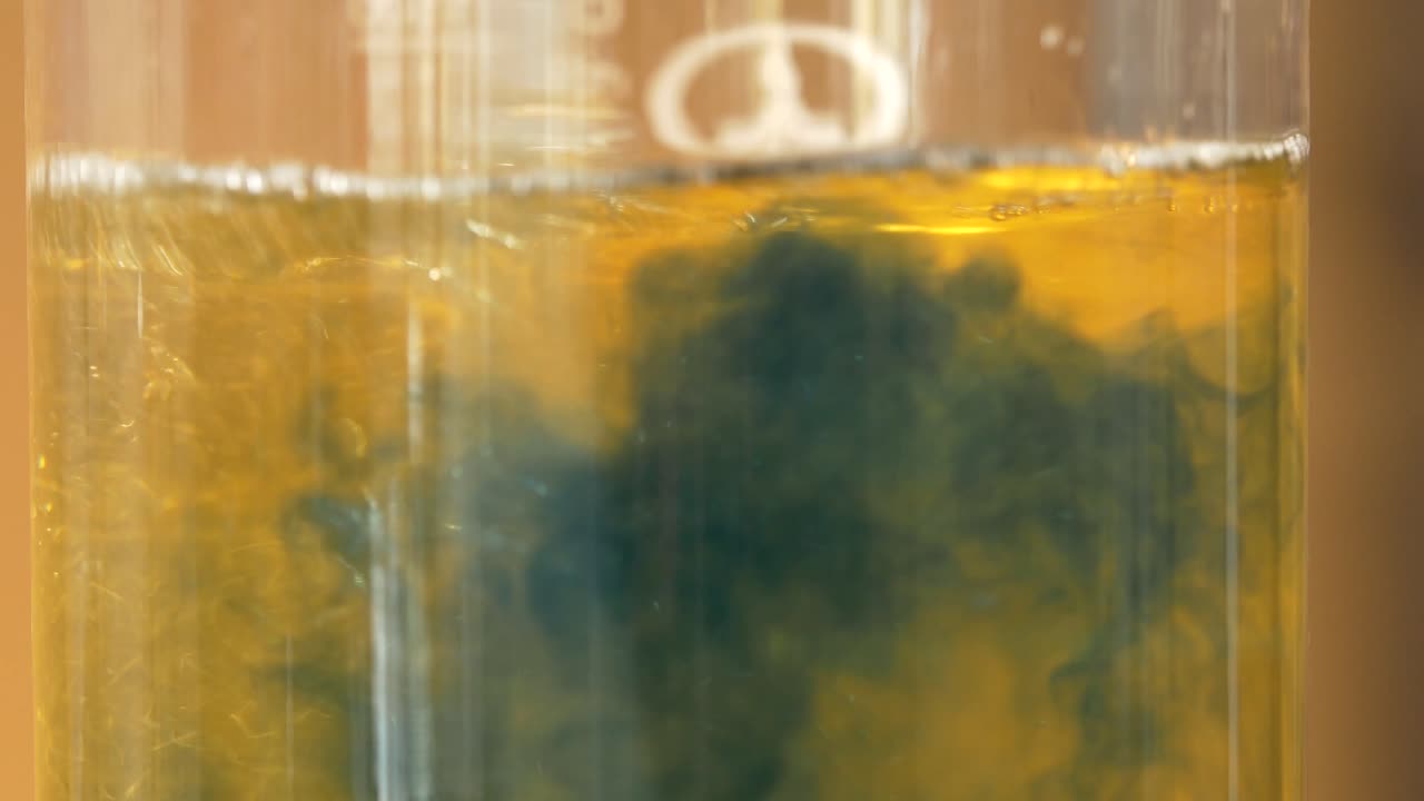 실험실 유리 용품의 화학 용액