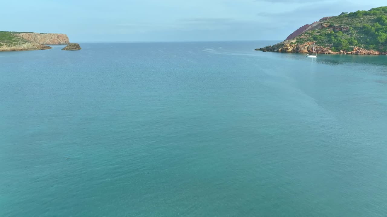 스페인 메노르카의 라발 백사장을 영화처럼 공개