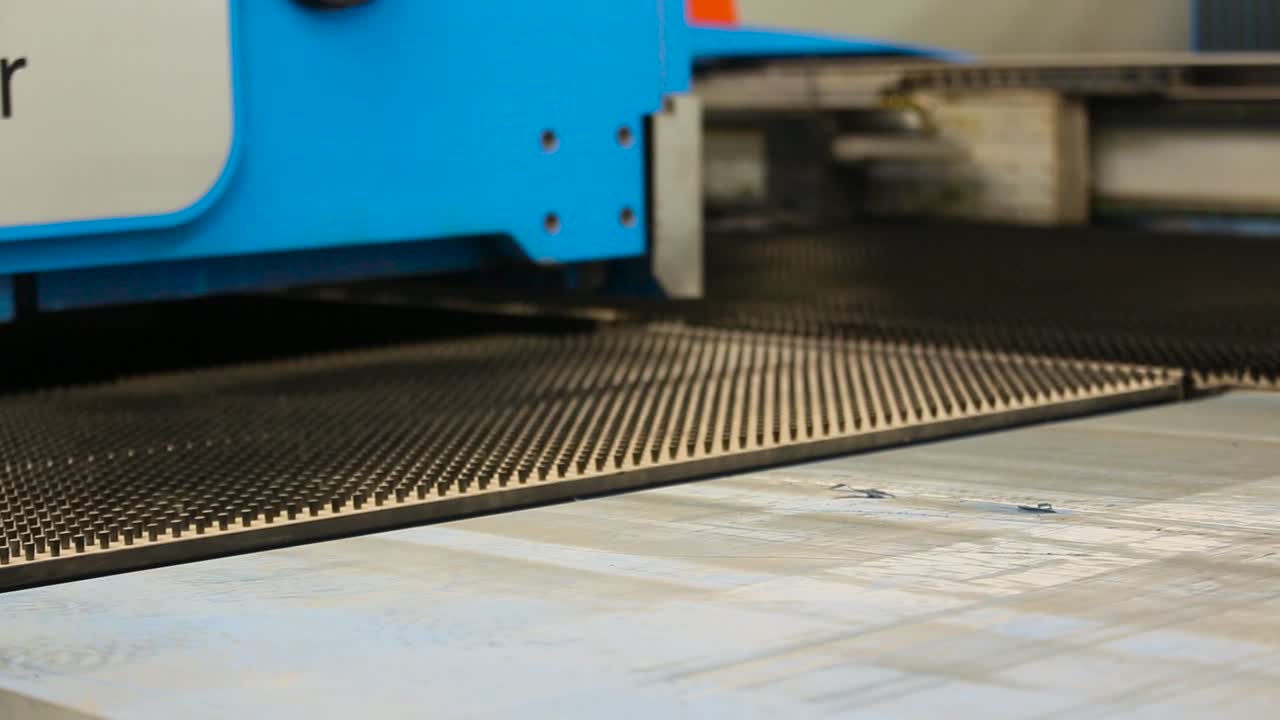 Industrial Metal Cutting Machine