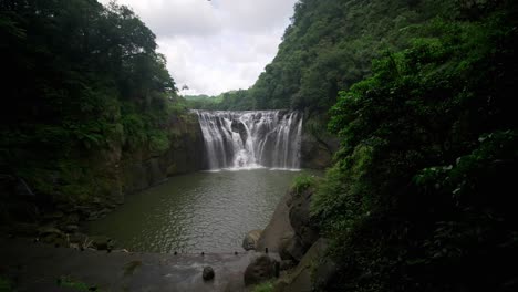 Cascada-De-La-Naturaleza-De-Taiwán,-Entorno-Natural