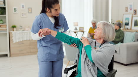 Enfermera,-Fisioterapia-Y-Mujer-Mayor