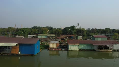 Floating-fish-farming-community-in-Bien-Hoa-on-the-Dong-Nai-river,-Vietnam-on-a-sunny-day