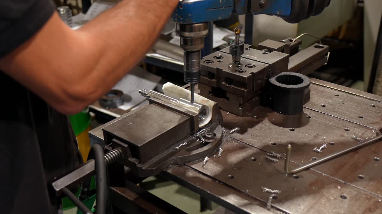 Metal machining in a workshop